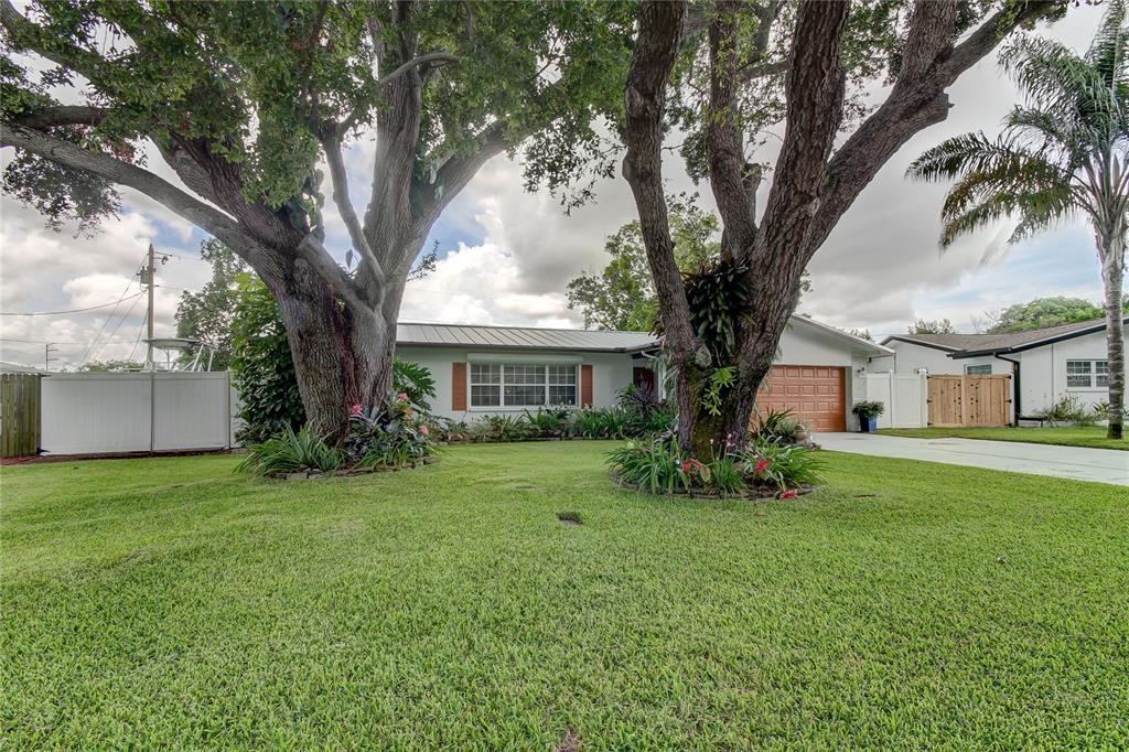2193 CAMPUS DR DRIVE