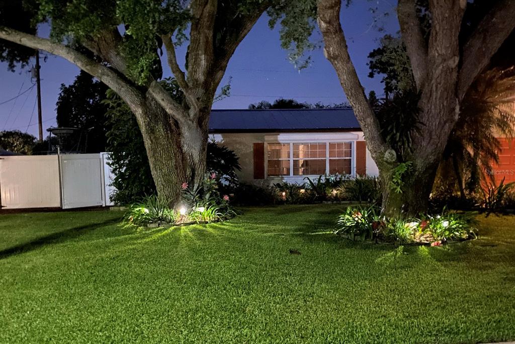 2193 CAMPUS DR DRIVE