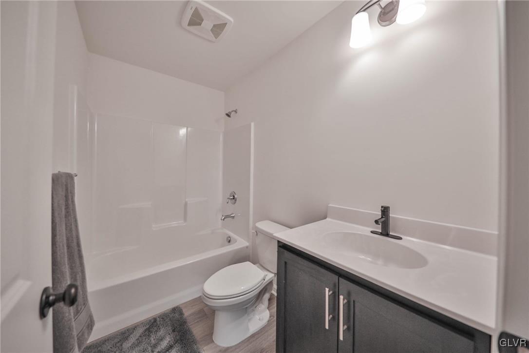 2810 Hawk Valley Court