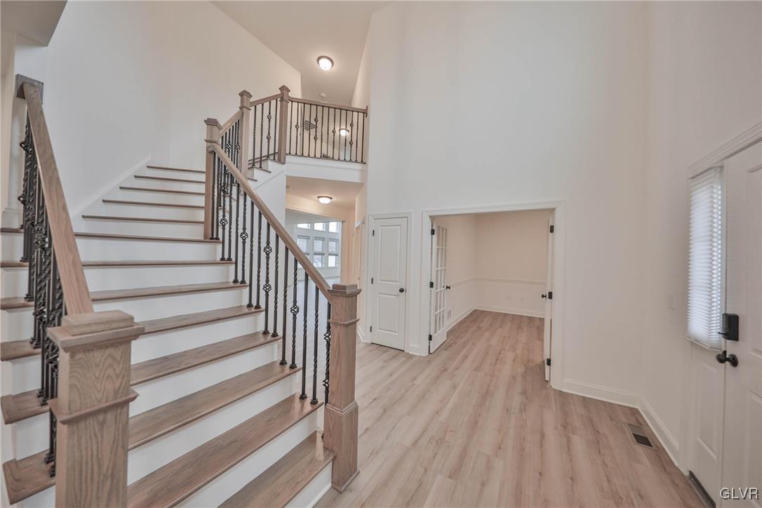 2810 Hawk Valley Court