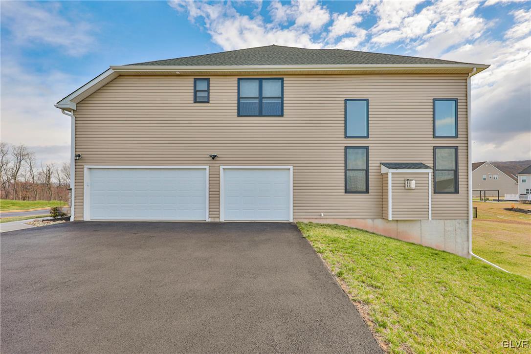 2810 Hawk Valley Court
