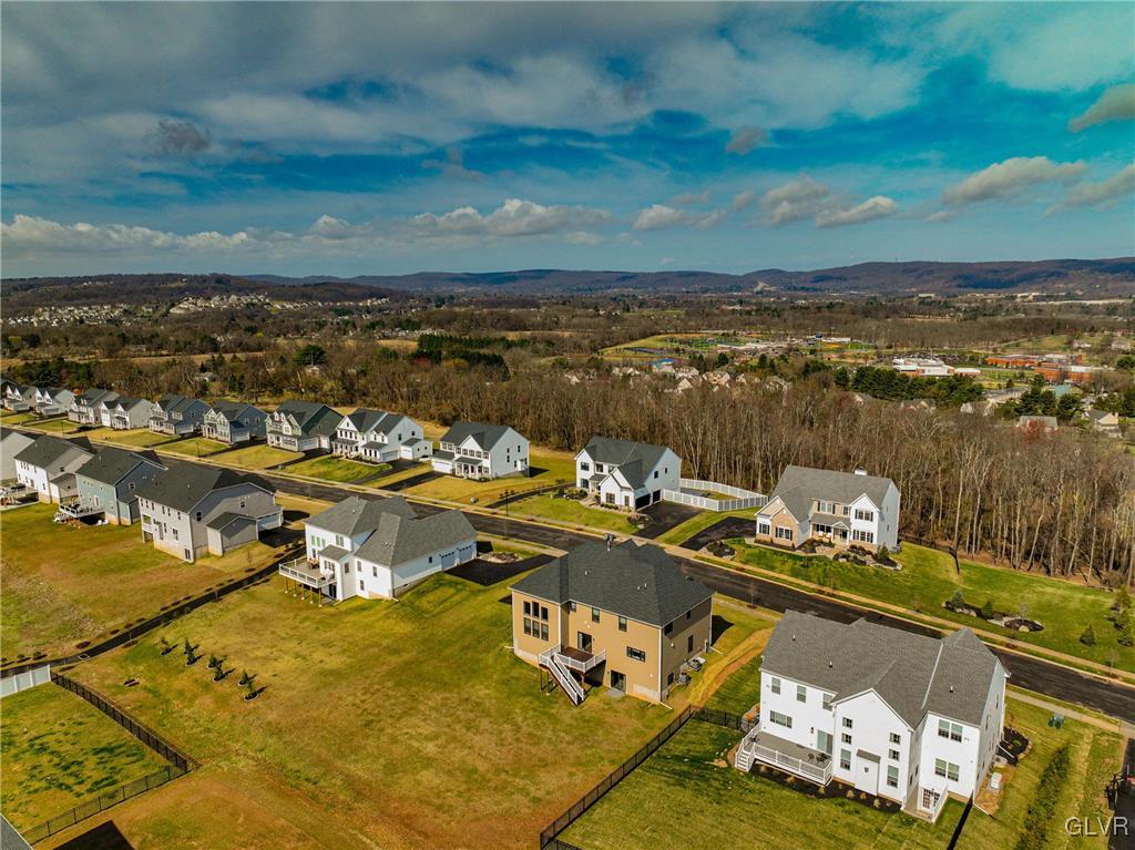 2810 Hawk Valley Court