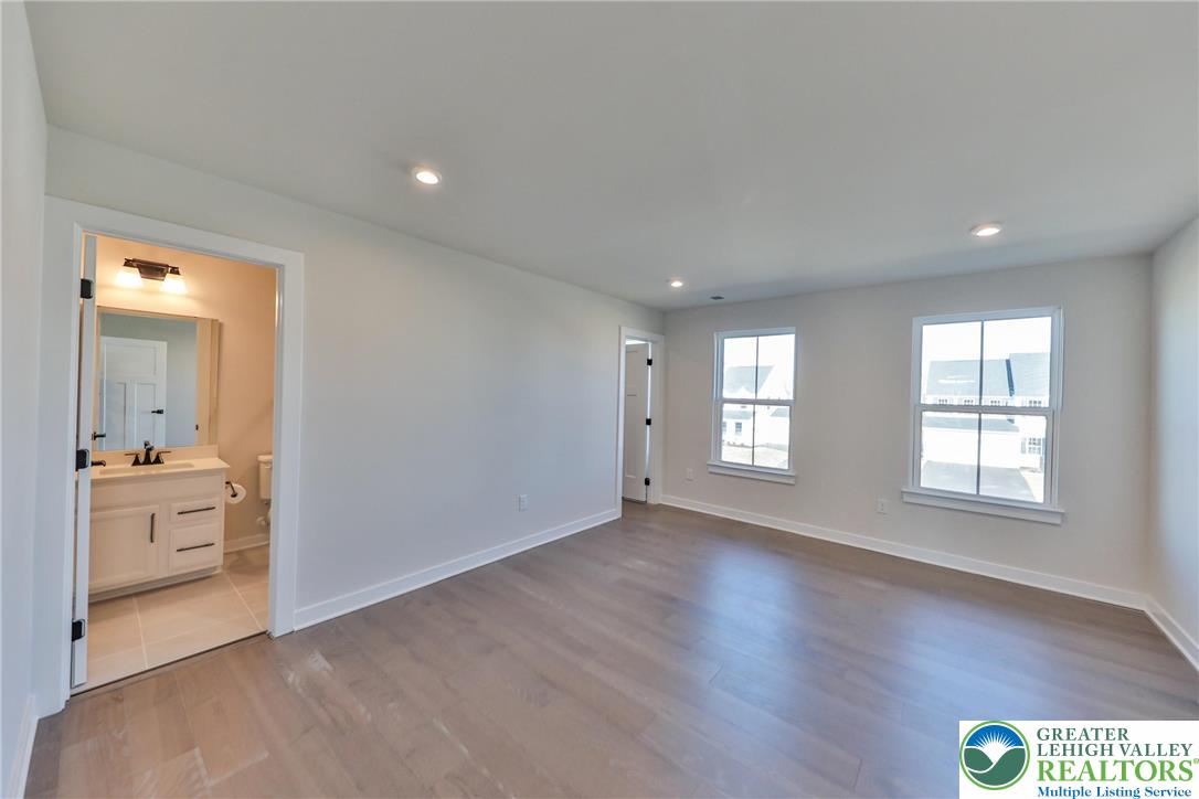2890 Hawk Valley Court