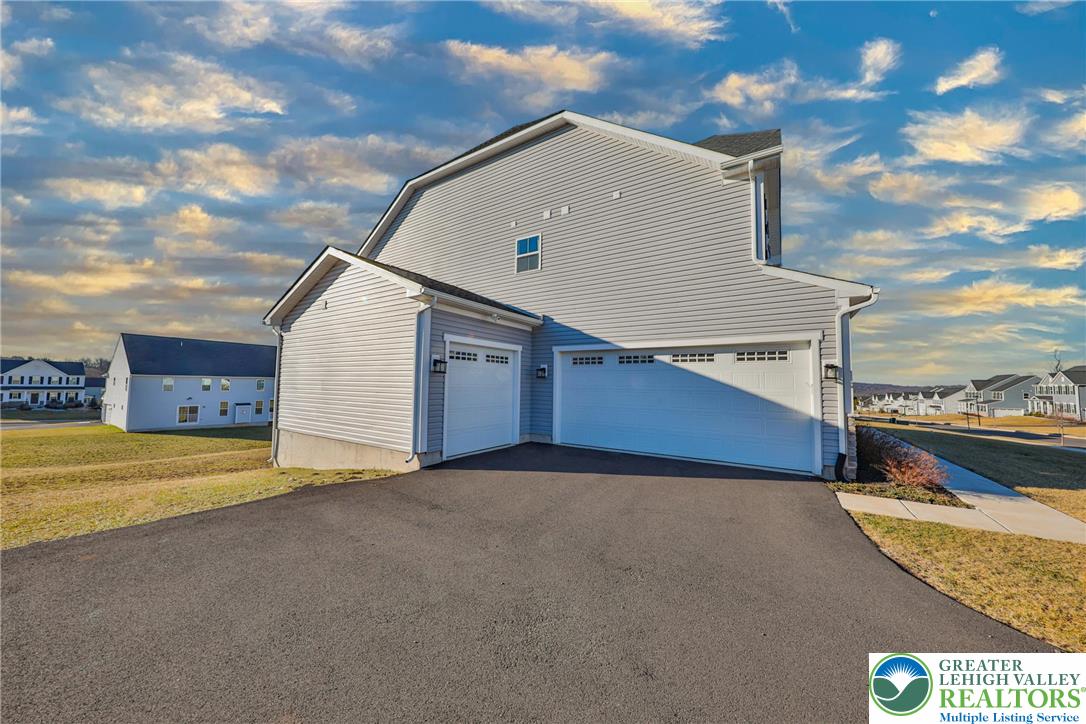 2890 Hawk Valley Court