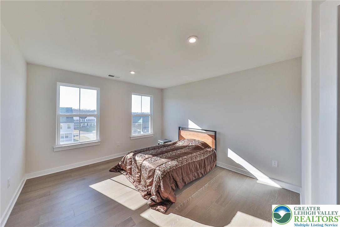 2890 Hawk Valley Court
