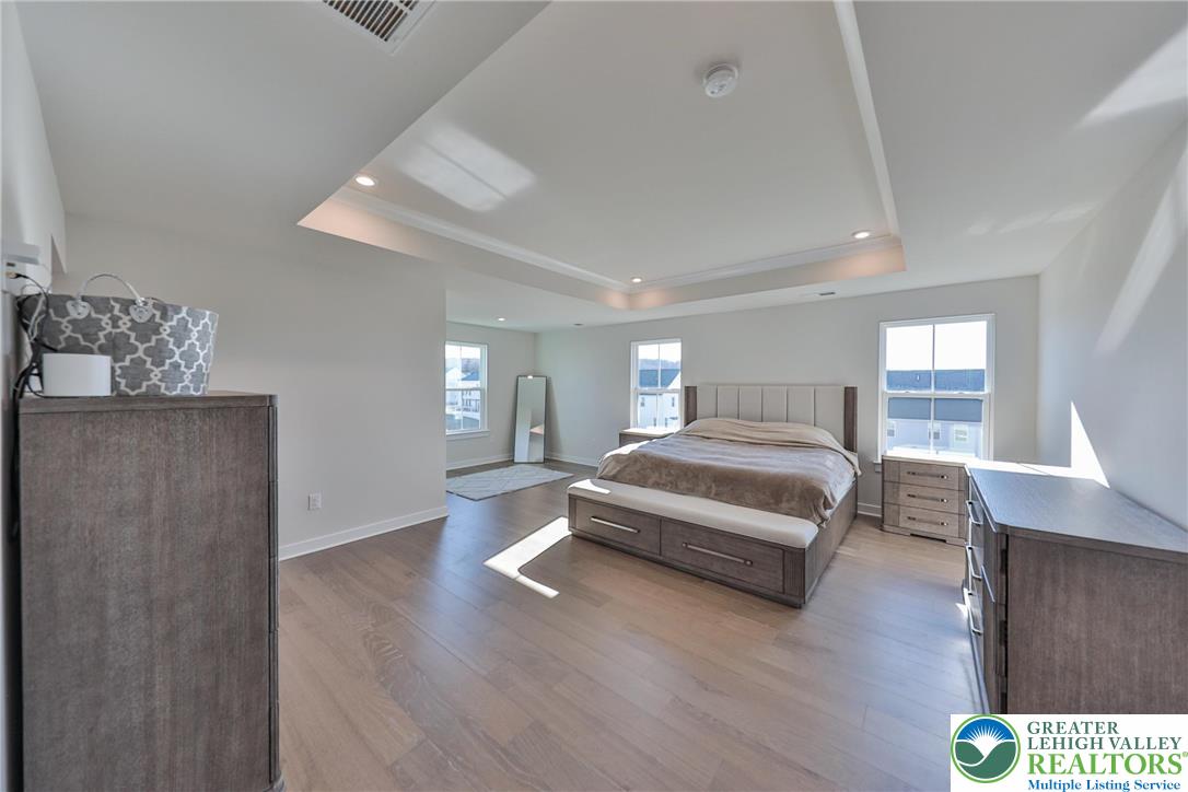 2890 Hawk Valley Court
