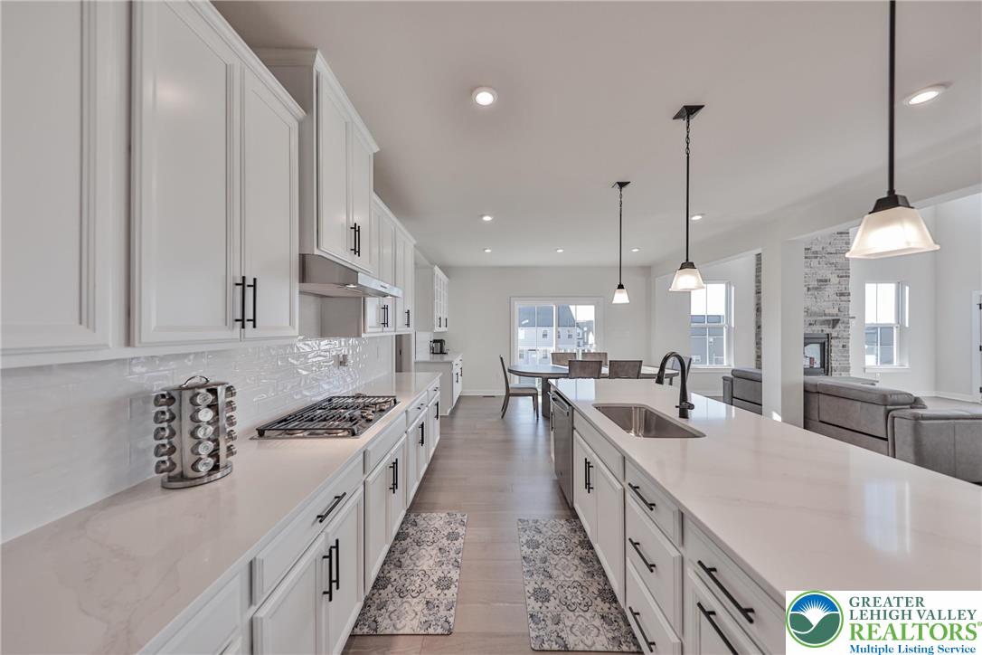 2890 Hawk Valley Court