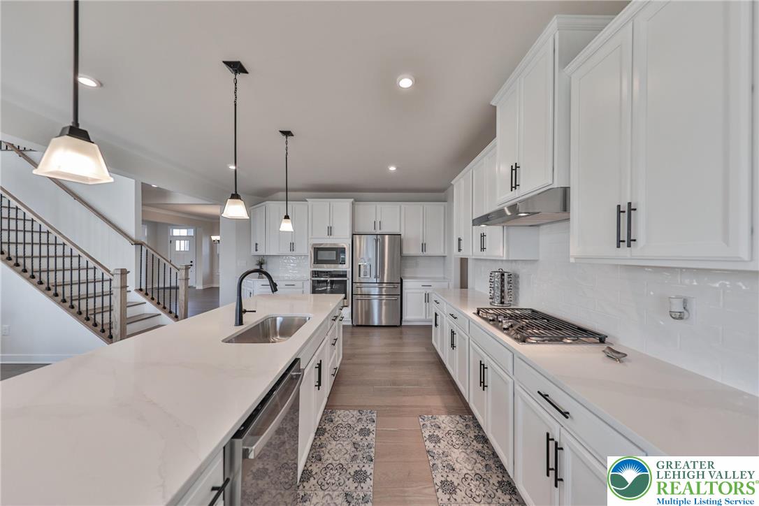 2890 Hawk Valley Court