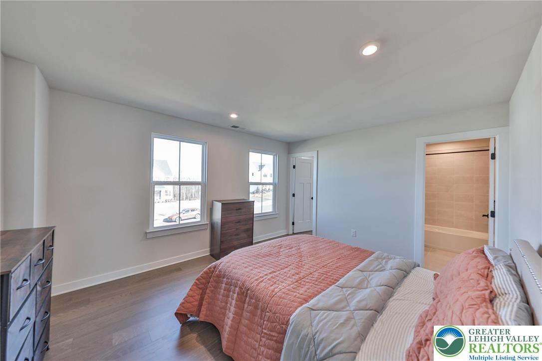 2890 Hawk Valley Court