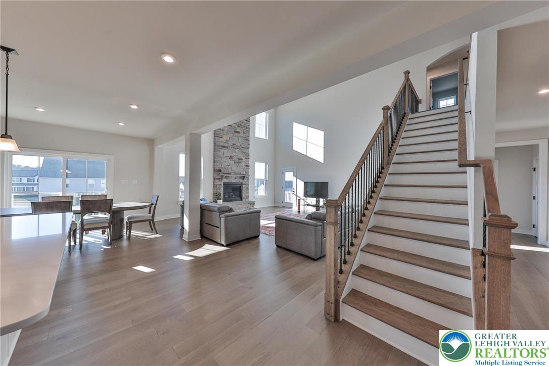 2890 Hawk Valley Court