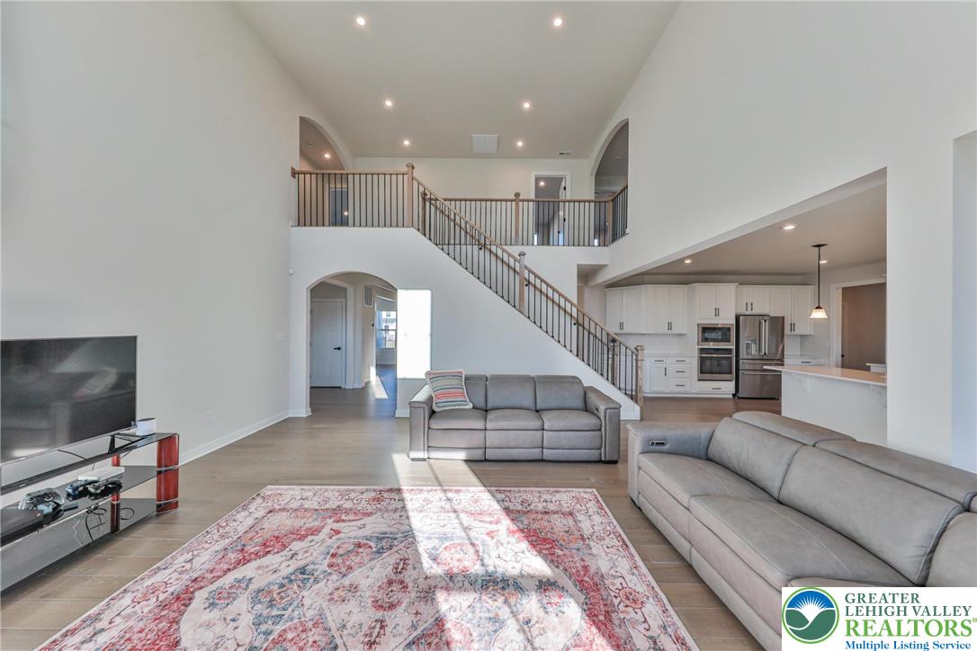 2890 Hawk Valley Court