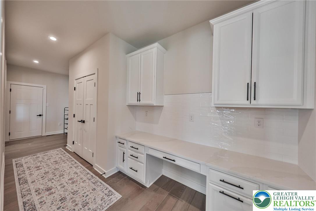 2890 Hawk Valley Court