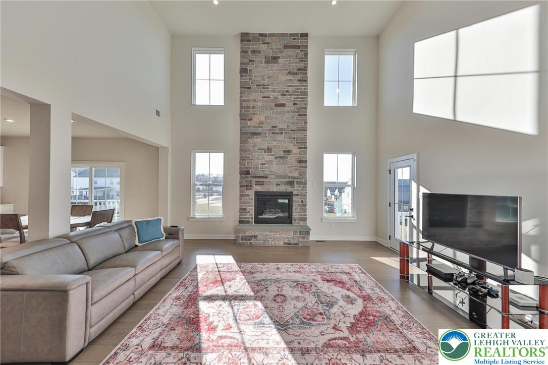 2890 Hawk Valley Court