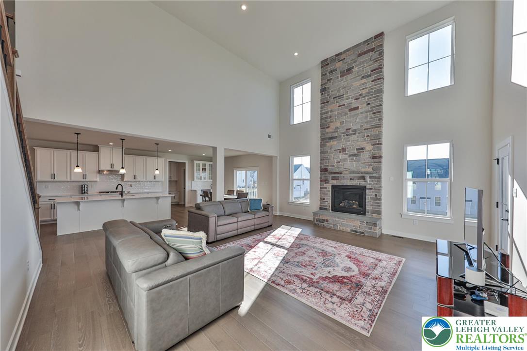 2890 Hawk Valley Court