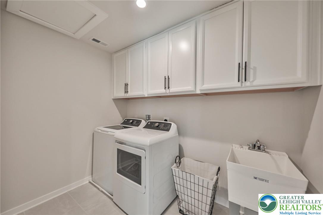 2890 Hawk Valley Court