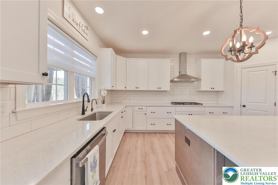 2595 Stonewall Drive