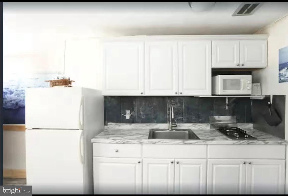 305 E LEAMING AVENUE