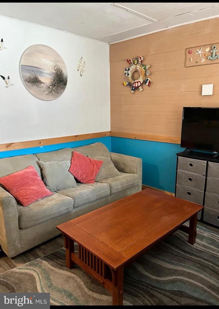 305 E LEAMING AVENUE