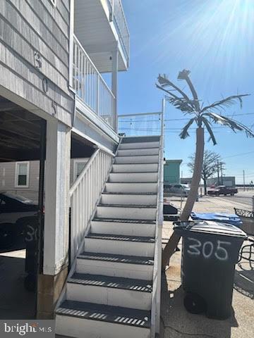 305 E LEAMING AVENUE