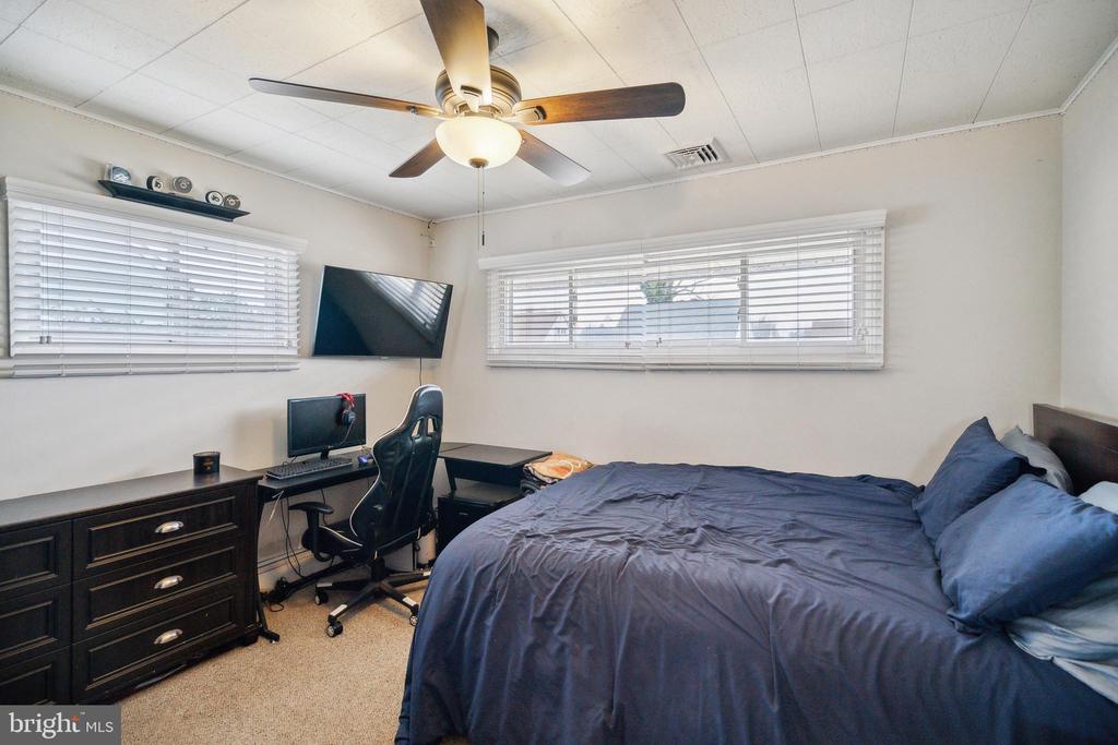 16 JESTER LANE