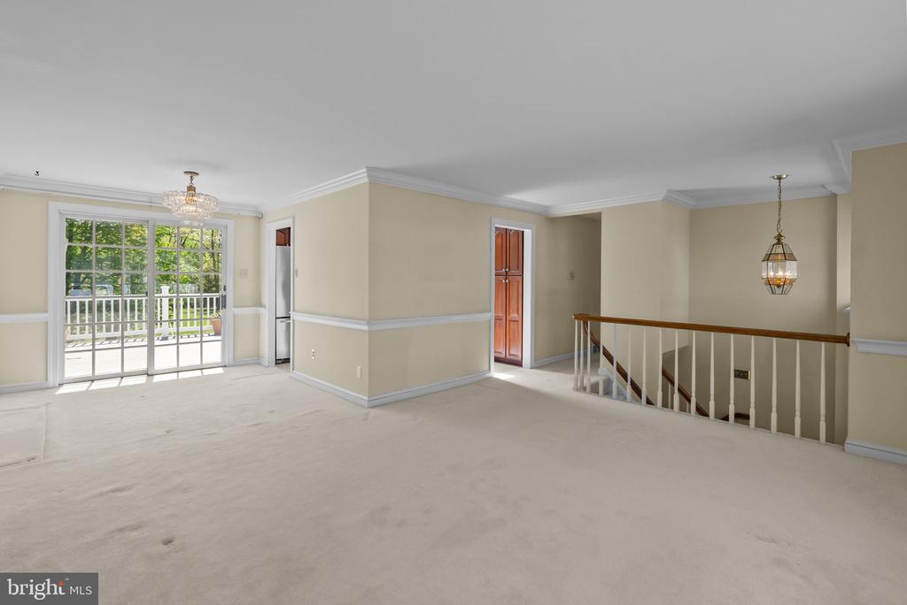 1023 CAROUSEL DRIVE
