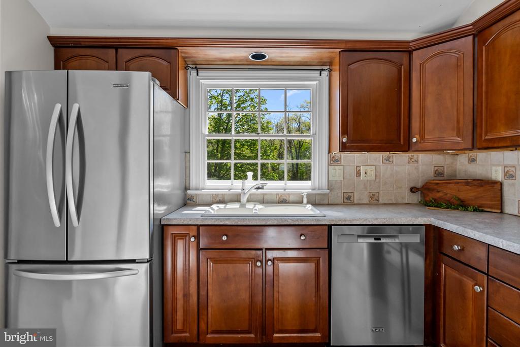 1023 CAROUSEL DRIVE