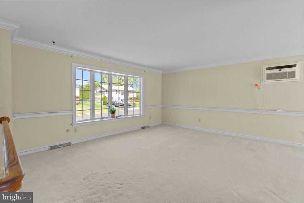 1023 CAROUSEL DRIVE
