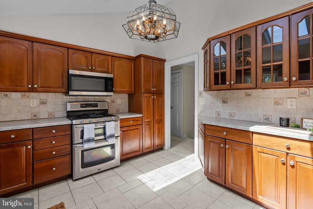 1023 CAROUSEL DRIVE
