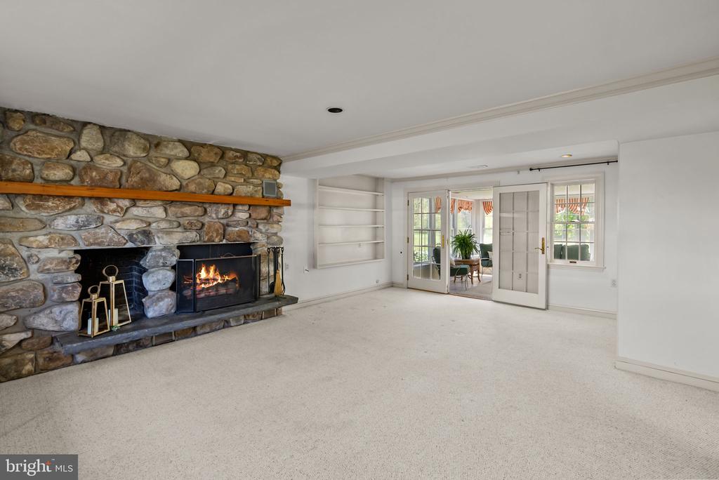 1023 CAROUSEL DRIVE