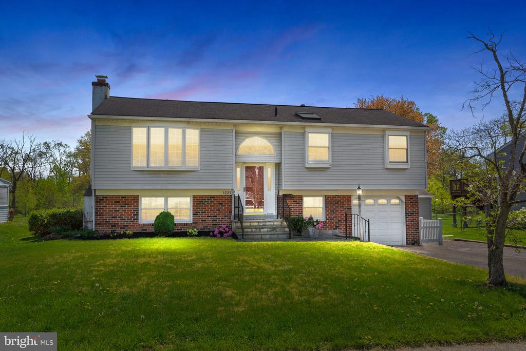 1023 CAROUSEL DRIVE