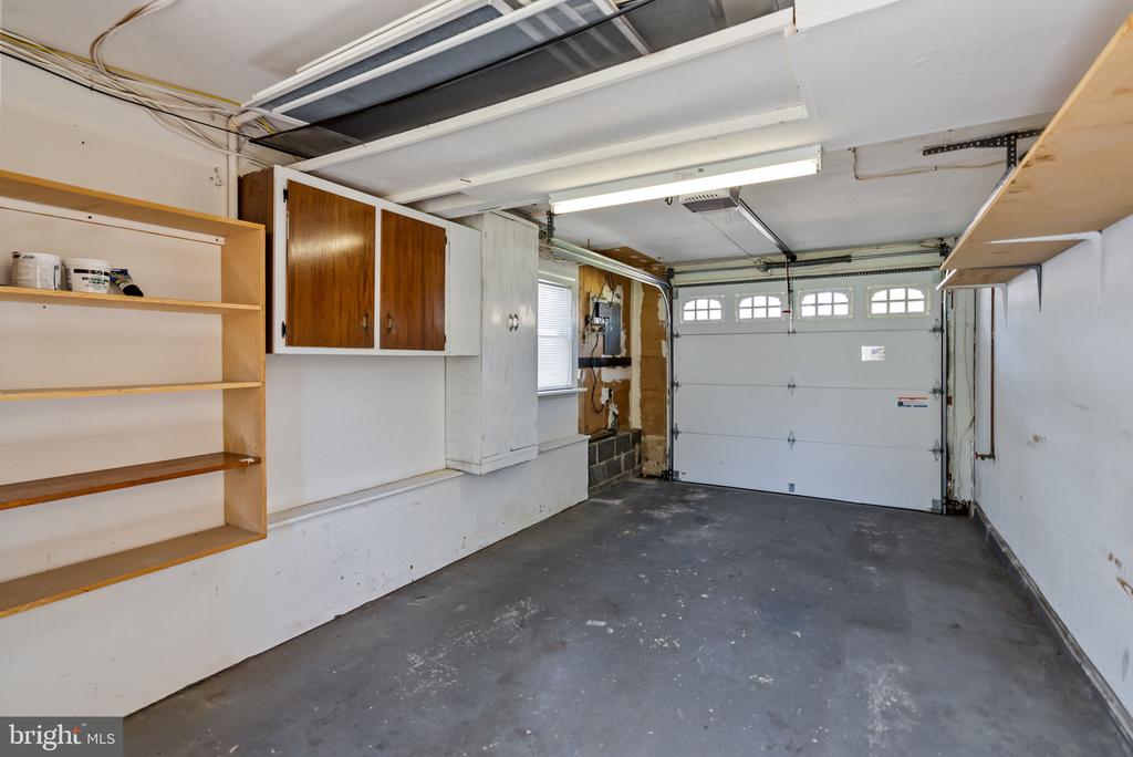 1023 CAROUSEL DRIVE