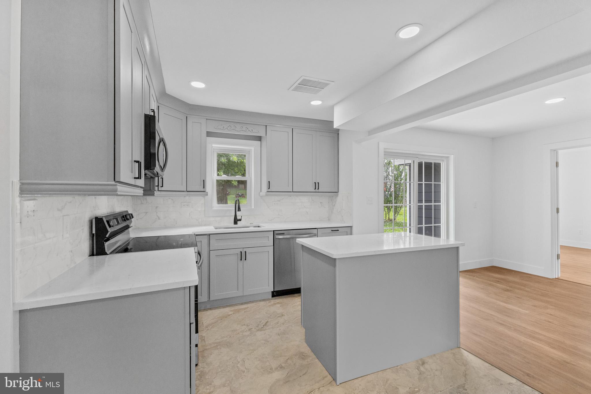 290 OXFORD VALLEY ROAD