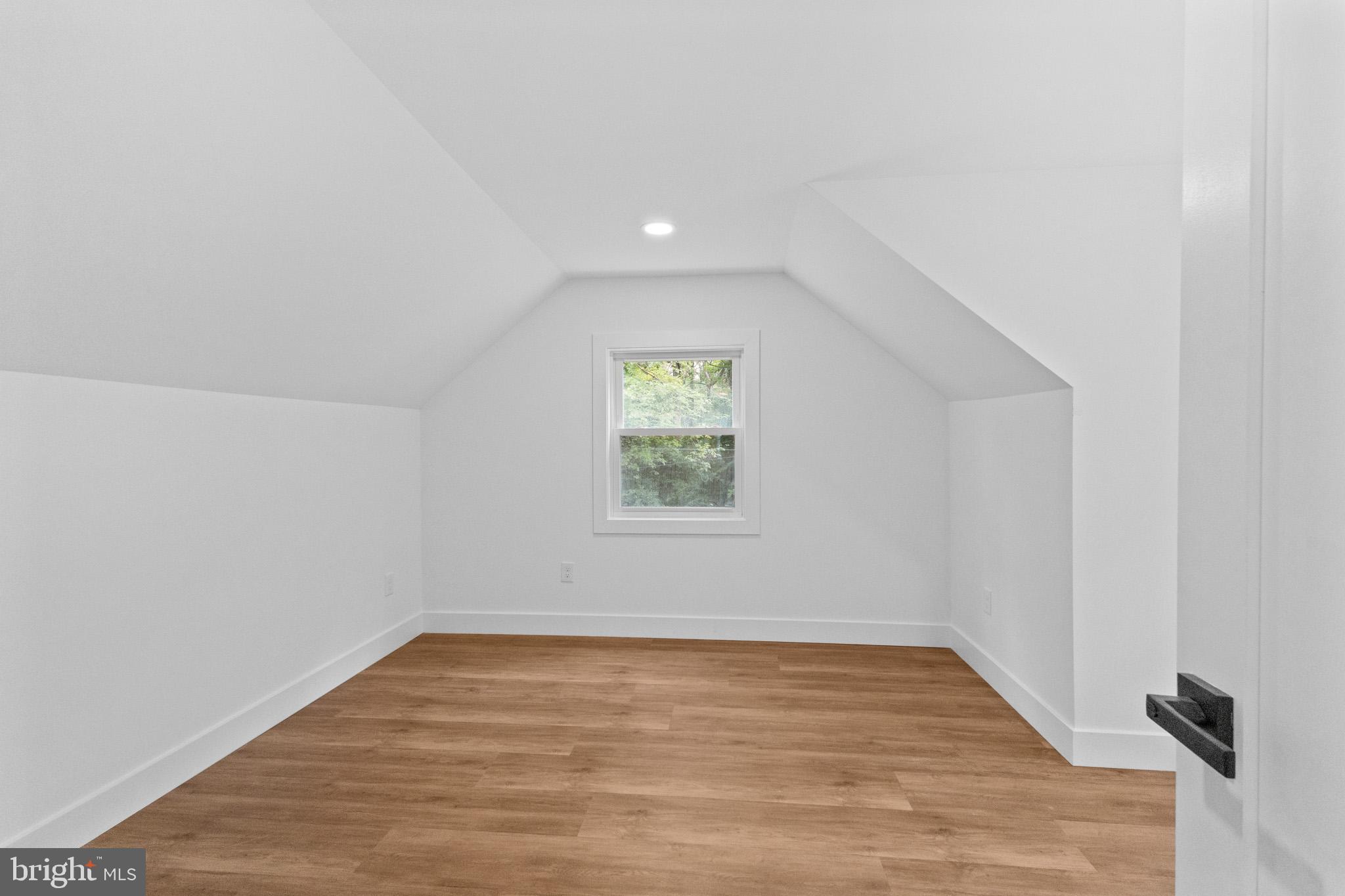 290 OXFORD VALLEY ROAD