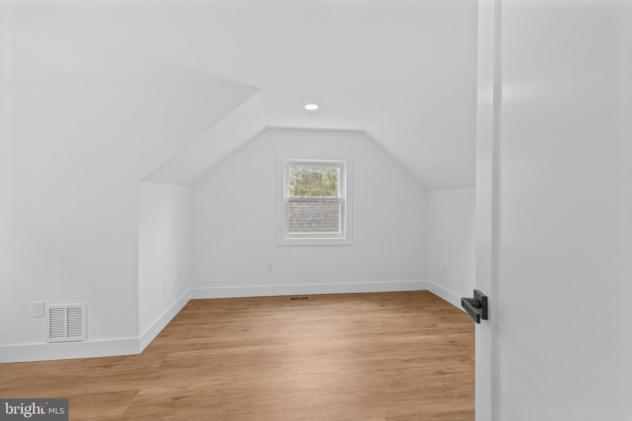 290 OXFORD VALLEY ROAD