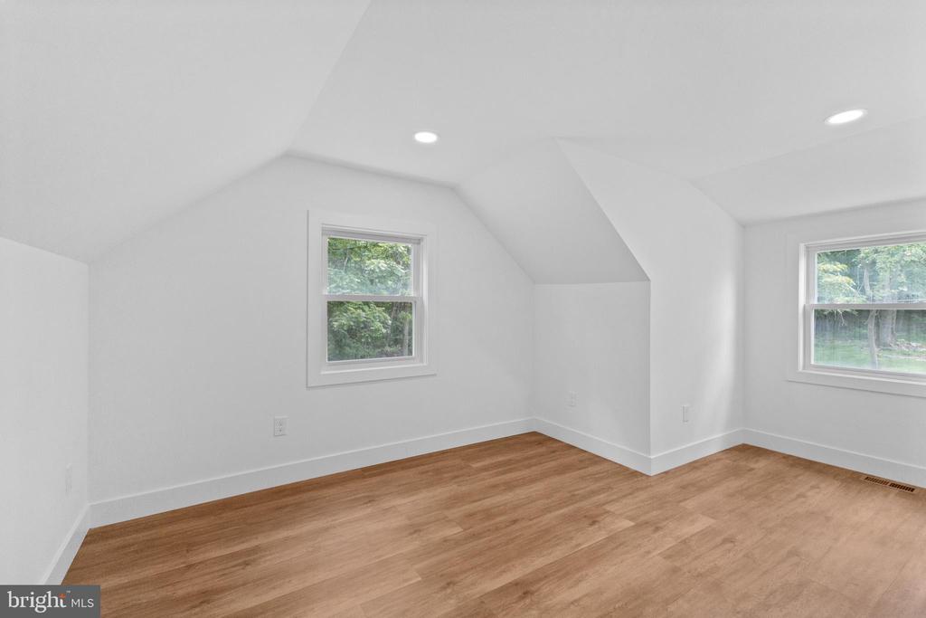 290 OXFORD VALLEY ROAD