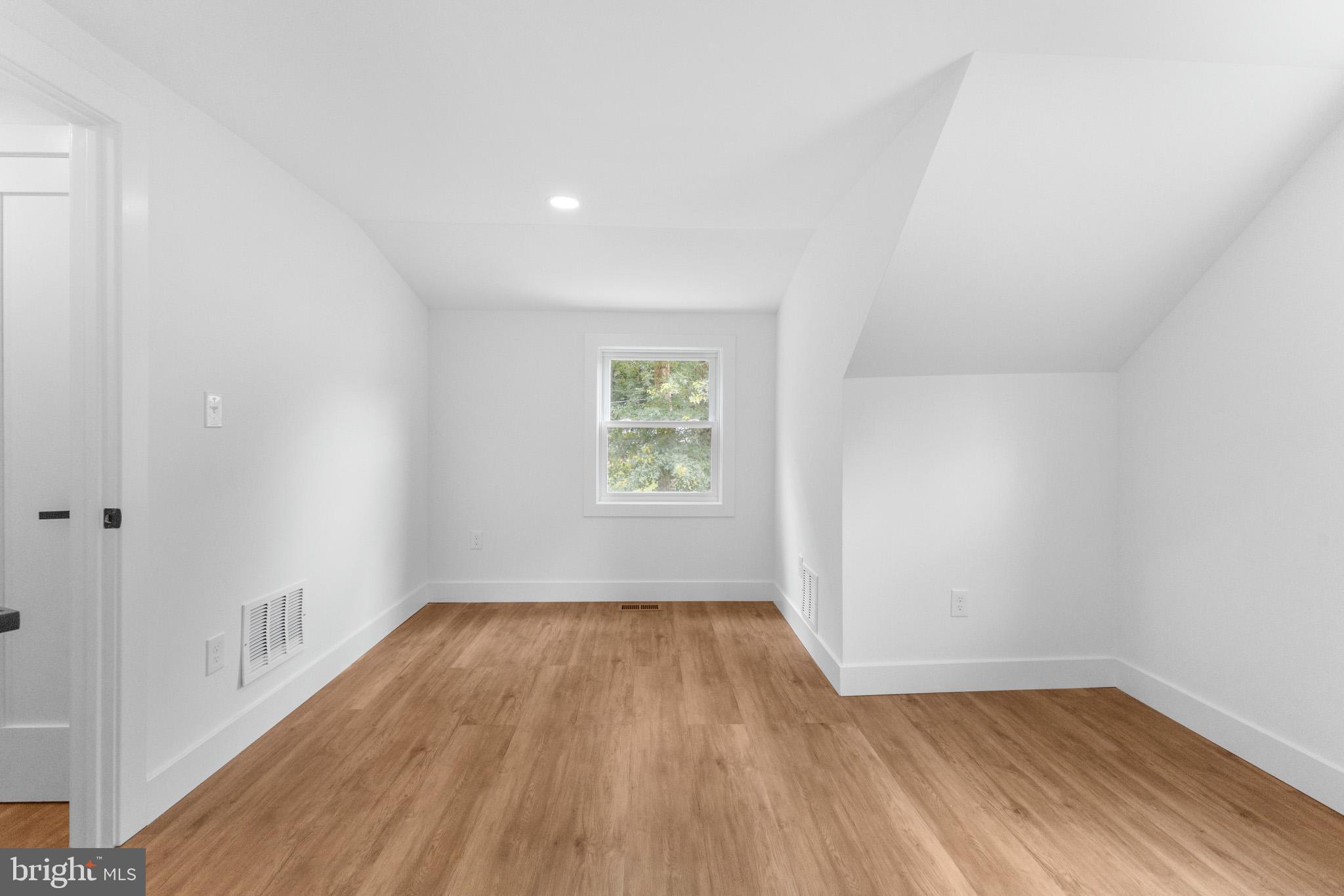 290 OXFORD VALLEY ROAD