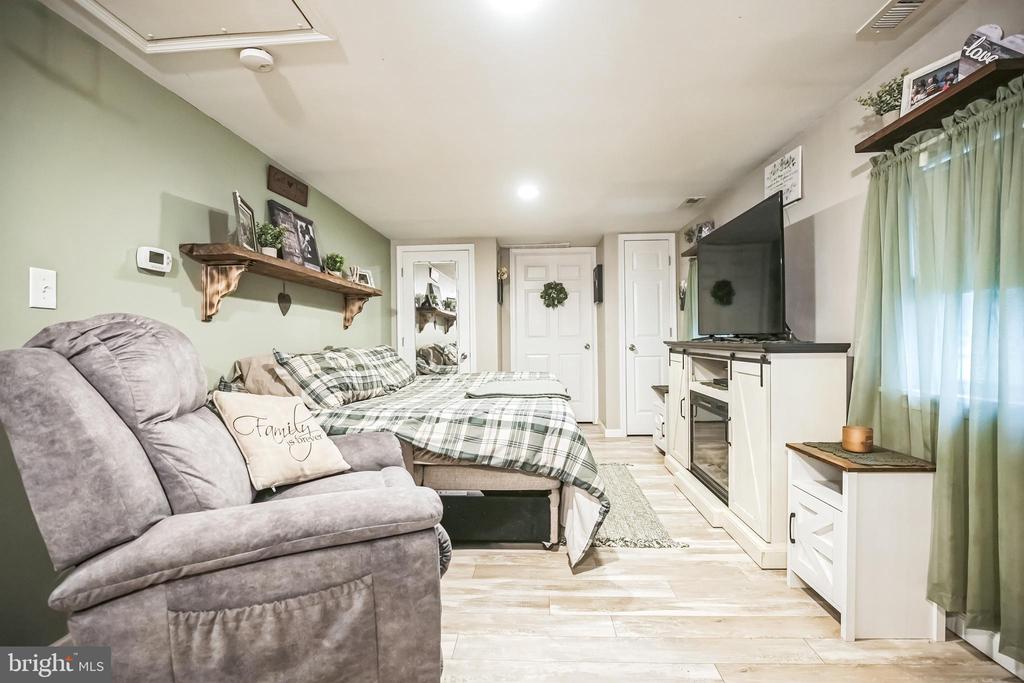 938 ASHTON ROAD