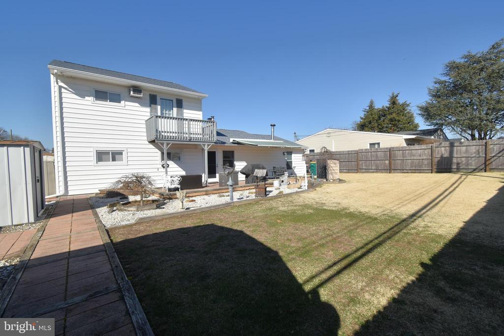 8 SUMMER LANE
