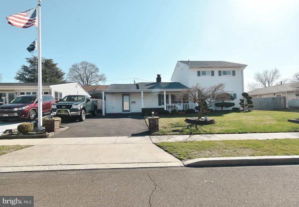 8 SUMMER LANE