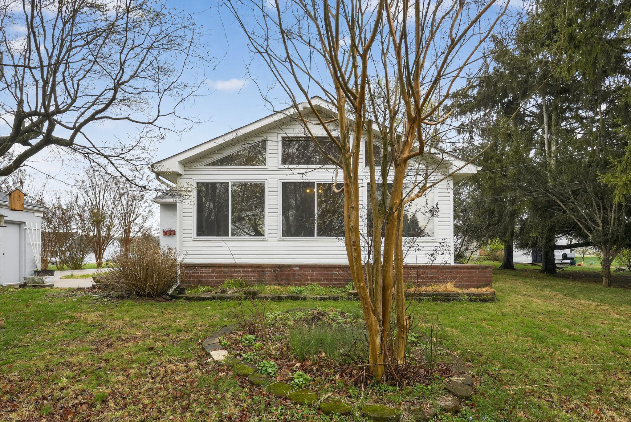 8 LUKENS STREET