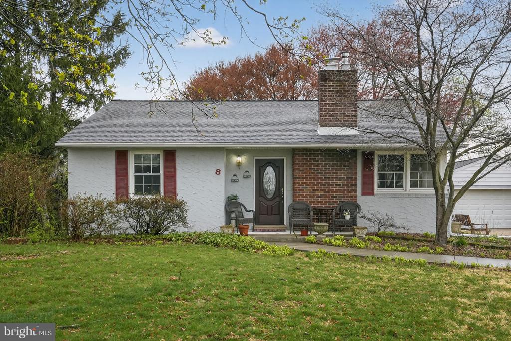8 LUKENS STREET