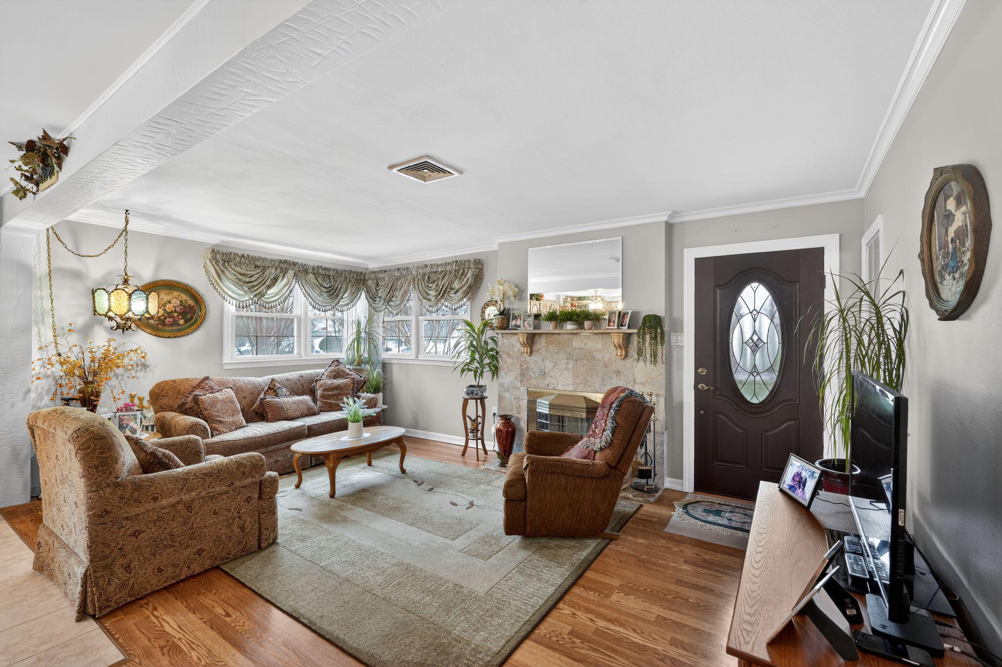 8 LUKENS STREET