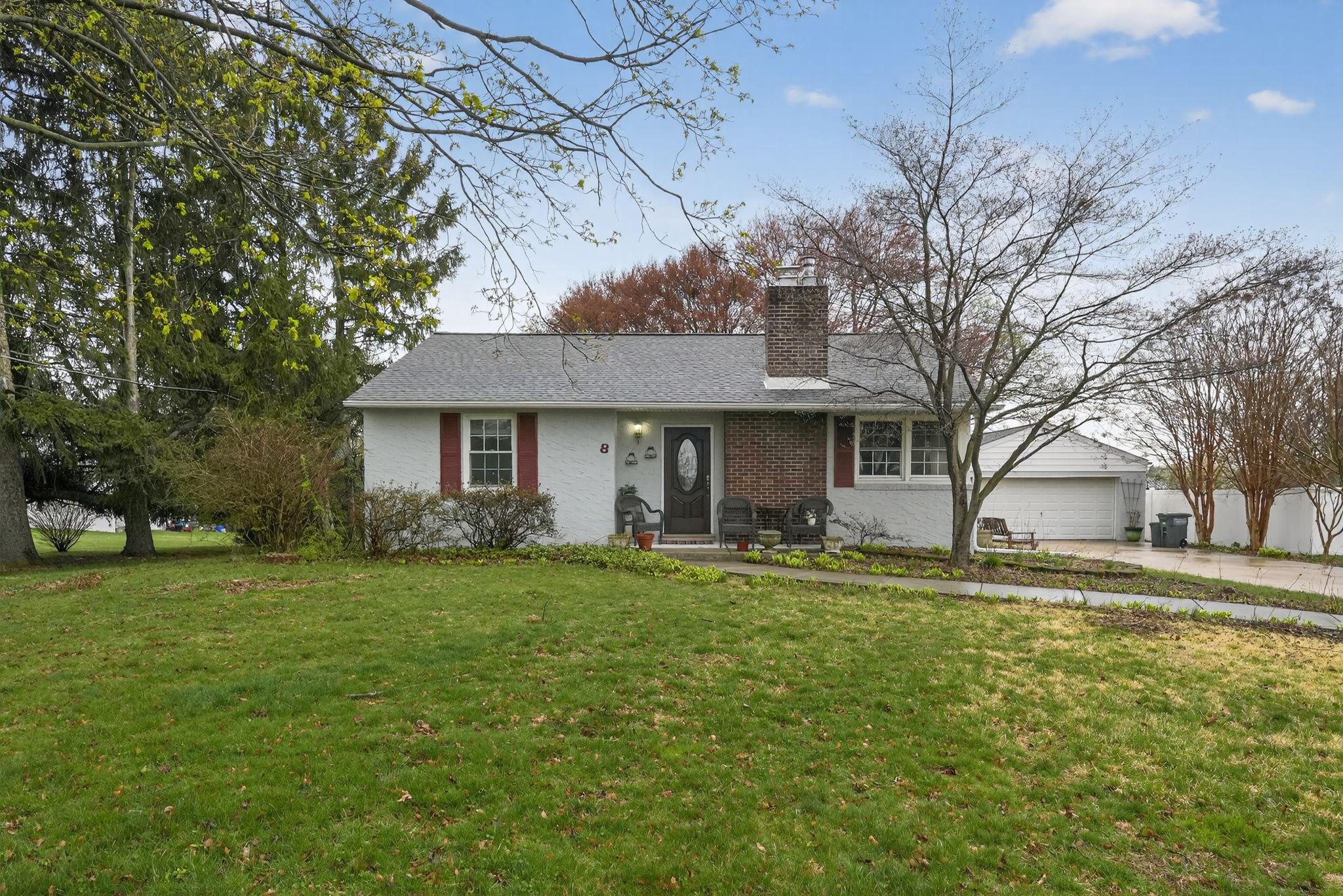 8 LUKENS STREET