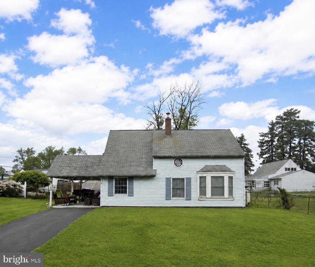 6 APRICOT LANE
