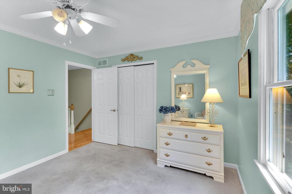 203 S ESTHER LANE