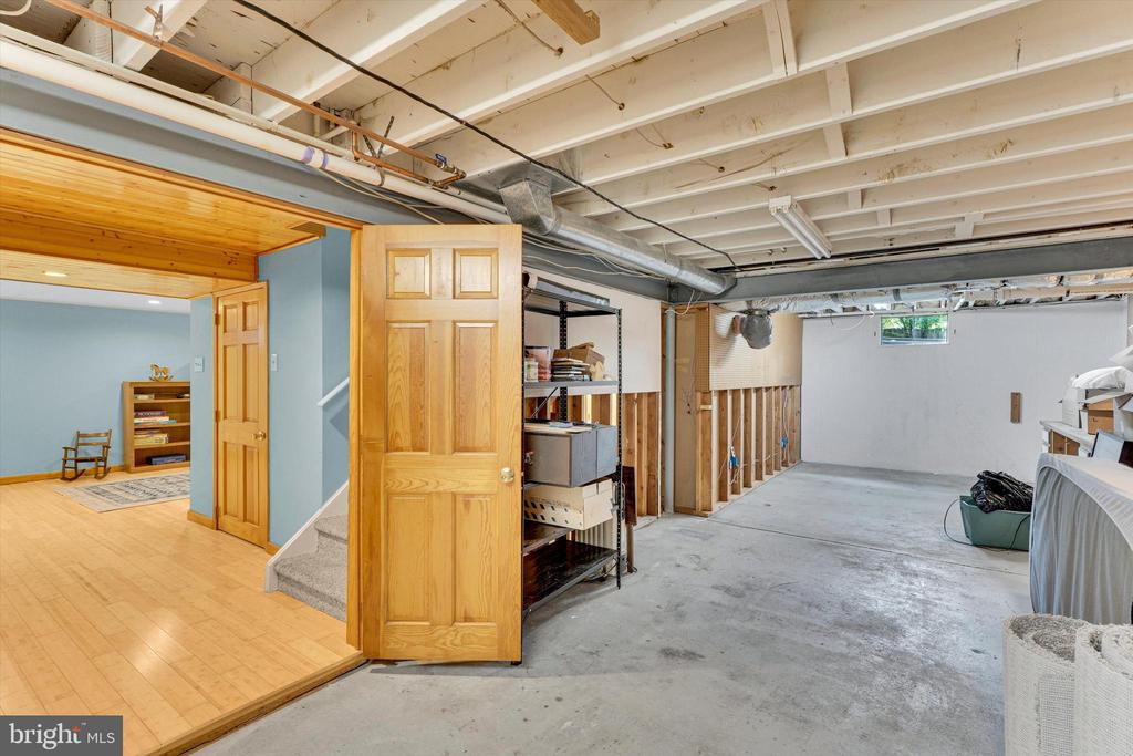 203 S ESTHER LANE