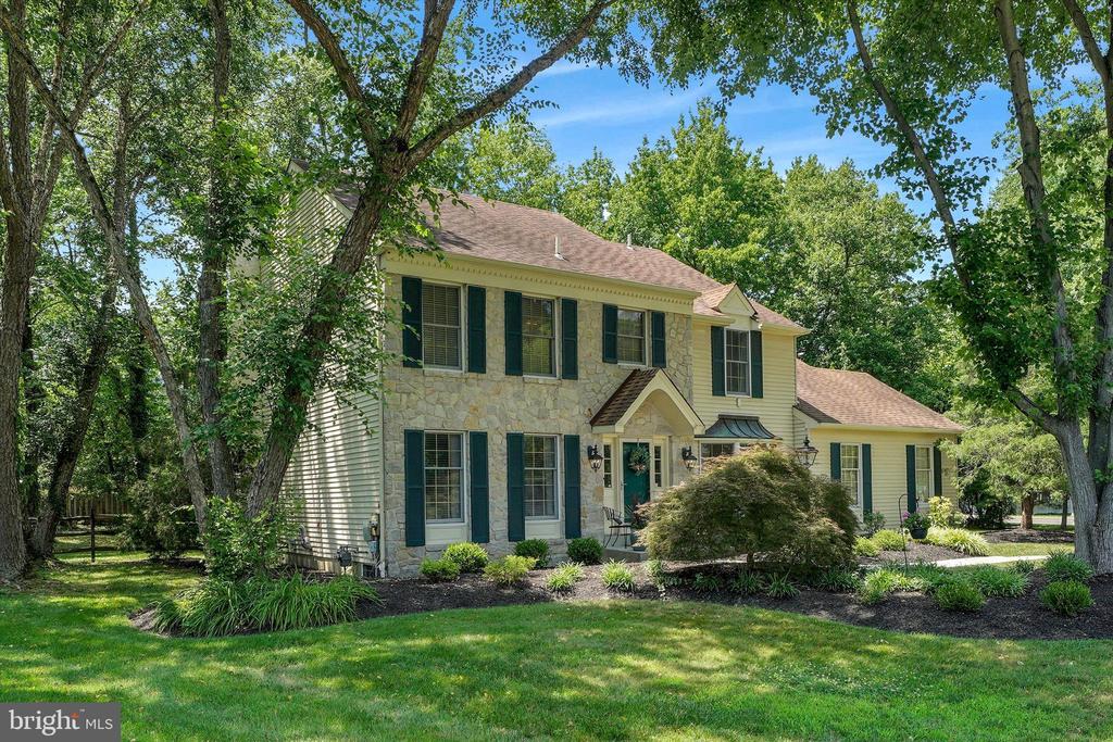 203 S ESTHER LANE