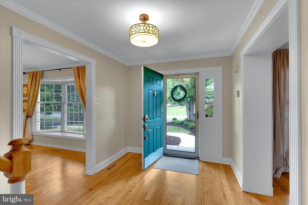 203 S ESTHER LANE