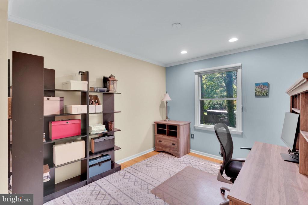 203 S ESTHER LANE