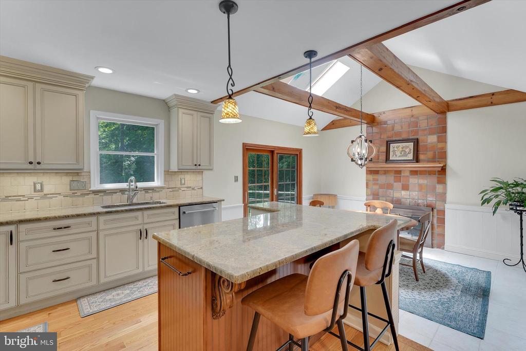 203 S ESTHER LANE